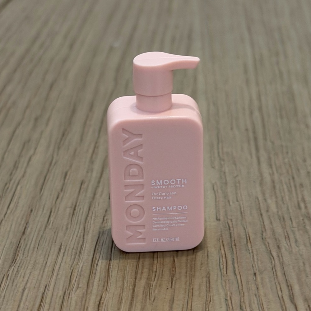 Zuru Ulta Mini Brand - Monday Shampoo Miniature